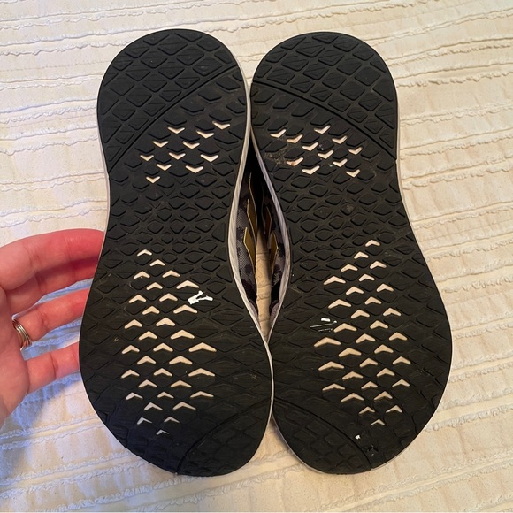 Adidas Women’s Edge Lux Gray Leopard Running Shoe 6 - Picture 3 of 4